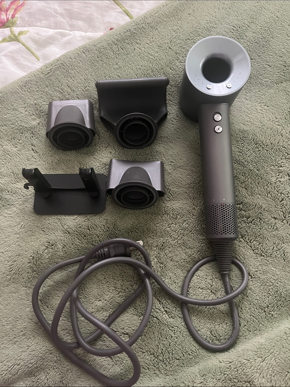 🎉🎉🎉🎉 SPECIAL 🎉🎉🎉🎉
Dyson-Style Gray Hair Dryer with Magnetic Styling Attachments